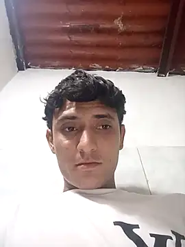 Snapshot of maikel23grande chatting on December 14, 2025, 4:29 am maikel23grande online show from December 14, 2025, 4:29 am