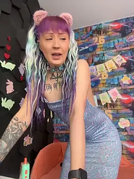 Tattoo  Moon online show from April 8, 2026, 12:01 am