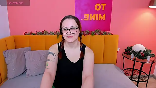 LisaAmoree online show from December 19, 2025, 1:31 am