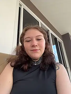 Snapshot of FionaMurr chatting on December 14, 2025, 2:07 am FionaMurr online show from December 14, 2025, 2:07 am