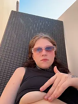 Snapshot of FionaMurr chatting on December 22, 2025, 2:22 am FionaMurr online show from December 22, 2025, 2:22 am