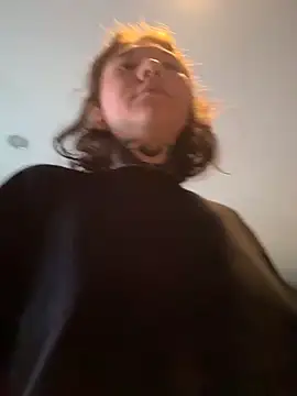 Snapshot of FionaMurr chatting on December 17, 2025, 2:05 am FionaMurr online show from December 17, 2025, 2:05 am