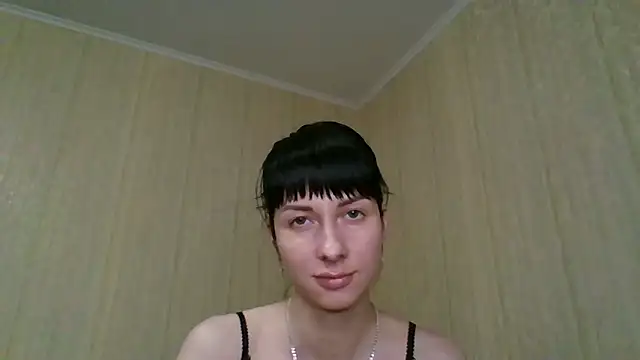 Snapshot of -Huntress- chatting on December 16, 2025, 7:29 pm -Huntress- online show from December 16, 2025, 7:29 pm