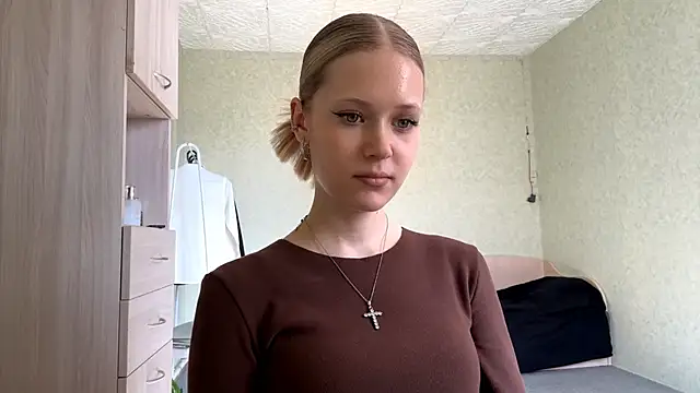 ZaidaSchwarten online show from March 13, 2026, 11:37 am