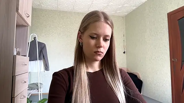 ZaidaSchwarten online show from March 18, 2026, 11:35 am