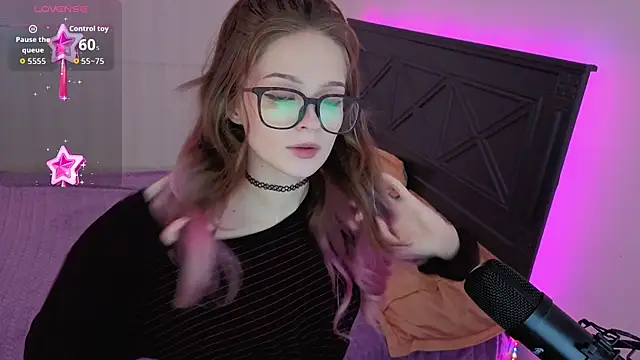 Snapshot of Angel_Bruh chatting on February 10, 2026, 3:33 pm Angel Bruh online show from February 10, 2026, 3:33 pm