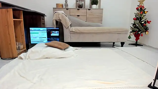 classy medea online show from December 17, 2025, 1:32 am