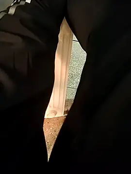 KingZbouba online show from December 17, 2025, 3:39 pm