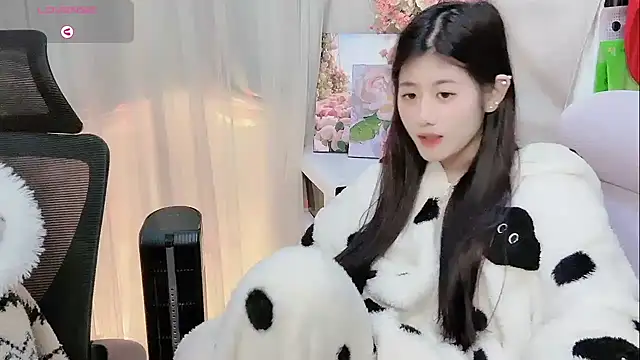 Yvonne-07 online show from January 19, 2026, 12:53 pm