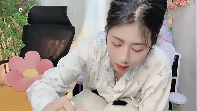 Yvonne-07 online show from February 28, 2026, 8:25 am