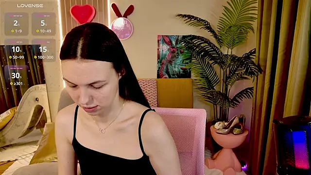 MaxinCarroll online show from April 9, 2026, 9:59 am