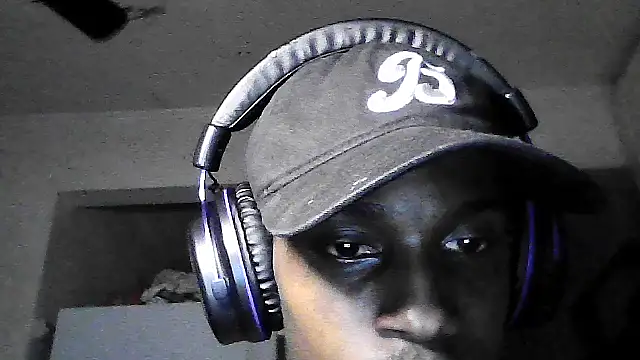 dwick5900 online show from December 18, 2025, 3:27 pm