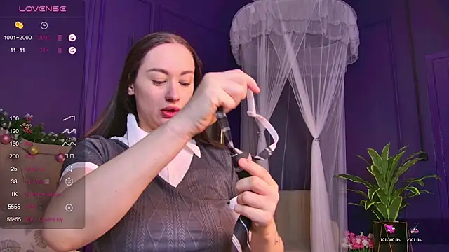 sasha strip online show from December 18, 2025, 6:07 am