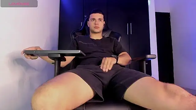 Liam Mateo online show from March 26, 2026, 12:53 am