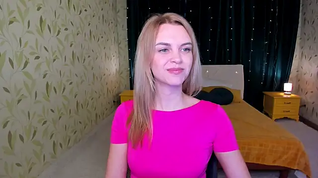 Snapshot of LunaFlinn chatting on February 9, 2026, 4:32 am LunaFlinn online show from February 9, 2026, 4:32 am