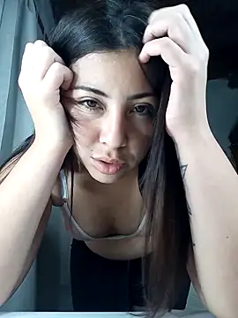 Snapshot of emmacurvyhot chatting on December 15, 2025, 4:24 pm emmacurvyhot online show from December 15, 2025, 4:24 pm