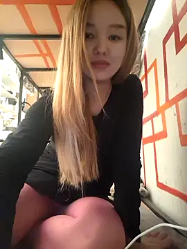 SherrylShaw online show from April 16, 2026, 9:39 pm