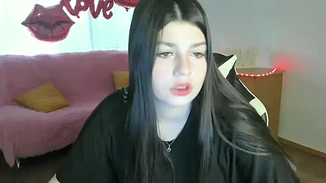 Snapshot of KisaModel chatting on April 19, 2026, 1:06 am KisaModel online show from April 19, 2026, 1:06 am