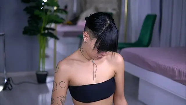 Snapshot of AnneFaris chatting on January 6, 2026, 5:00 am AnneFaris online show from January 6, 2026, 5:00 am