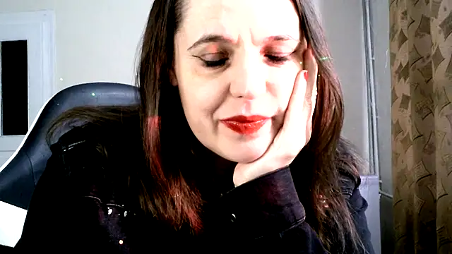 Snapshot of Eva-Meri chatting on December 14, 2025, 1:49 pm Eva-Meri online show from December 14, 2025, 1:49 pm