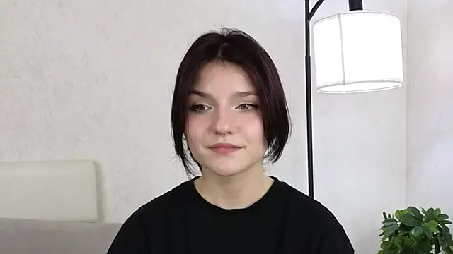 NyraVesperis online show from May 19, 2026, 8:54 am