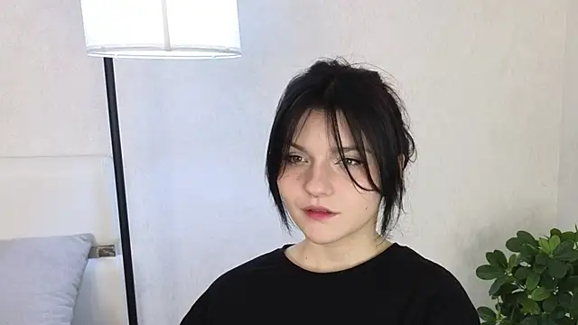 NyraVesperis online show from May 24, 2026, 6:13 am