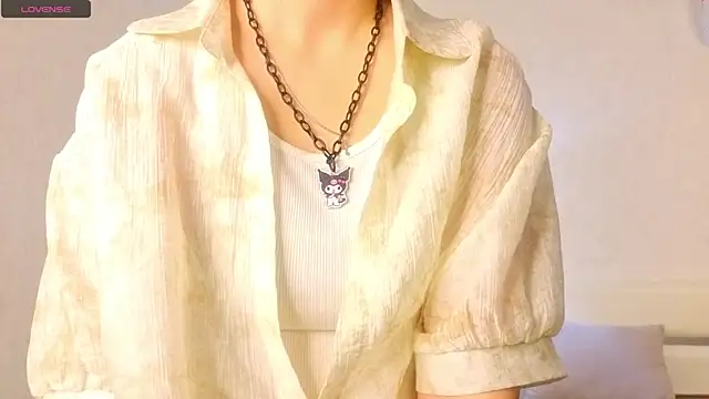 NyraVesperis online show from April 17, 2026, 6:27 am