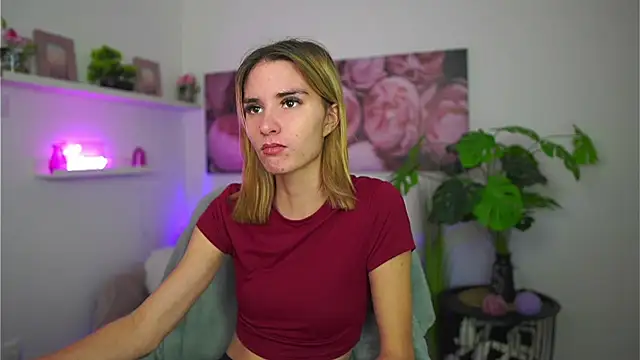 Snapshot of _Bella_Young chatting on December 15, 2025, 2:12 pm Bella Young online show from December 15, 2025, 2:12 pm