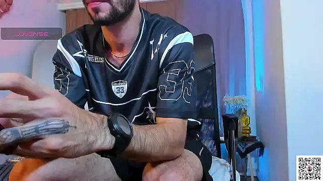  YOURHERO online show from April 15, 2026, 11:05 pm