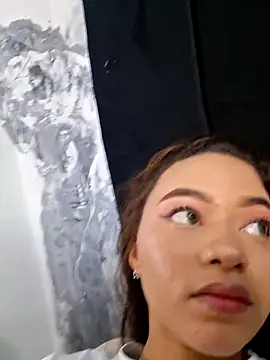 AriadnaLoren online show from April 10, 2026, 3:13 am