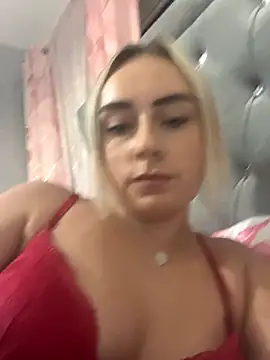 Snapshot of ScarletJ_ chatting on December 14, 2025, 1:01 am ScarletJ online show from December 14, 2025, 1:01 am