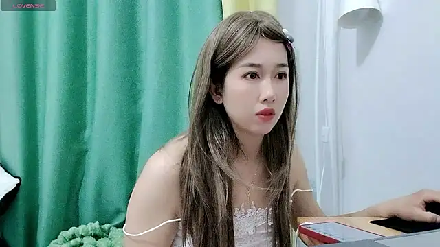 Snapshot of Leila-11 chatting on March 5, 2026, 1:02 am Leila-11 online show from March 5, 2026, 1:02 am