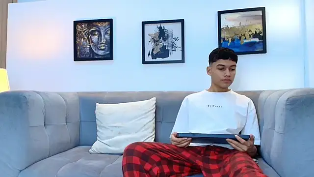 HORNY PRETTY online show from April 7, 2026, 9:38 pm