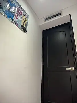 Annyhathatway online show from January 7, 2026, 10:59 pm