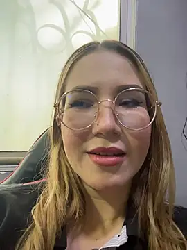 Annyhathatway online show from April 2, 2026, 8:26 pm