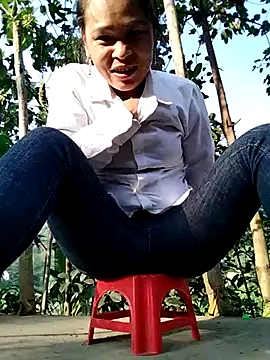 Snapshot of Seductive_slut chatting on December 15, 2025, 8:42 am Seductive slut online show from December 15, 2025, 8:42 am