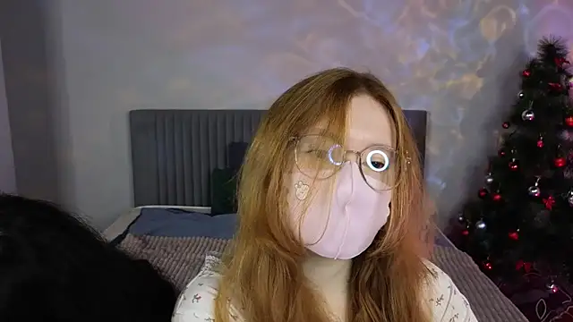 Snapshot of CaramelCigarettesss chatting on December 14, 2025, 1:12 am CaramelCigarettesss online show from December 14, 2025, 1:12 am