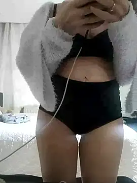 Snapshot of NovaMia chatting on January 11, 2026, 7:59 am NovaMia online show from January 11, 2026, 7:59 am