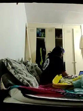 Snapshot of shadowofpleasure chatting on December 15, 2025, 11:05 am shadowofpleasure online show from December 15, 2025, 11:05 am