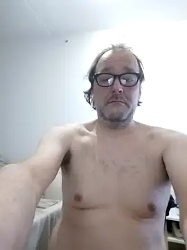 Snapshot of Olivassl22 chatting on February 17, 2026, 6:05 pm Olivassl22 online show from February 17, 2026, 6:05 pm