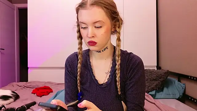 Snapshot of candy_kattee chatting on December 13, 2025, 8:48 pm candy kattee online show from December 13, 2025, 8:48 pm