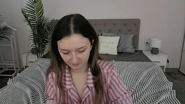 Snapshot of CyrenaLuxe chatting on March 22, 2026, 10:06 am CyrenaLuxe online show from March 22, 2026, 10:06 am