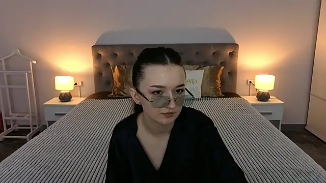 Snapshot of CyrenaLuxe chatting on April 3, 2026, 1:50 pm CyrenaLuxe online show from April 3, 2026, 1:50 pm