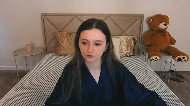 Snapshot of CyrenaLuxe chatting on April 6, 2026, 2:18 pm CyrenaLuxe online show from April 6, 2026, 2:18 pm