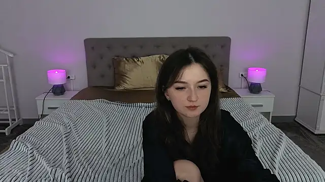 Snapshot of CyrenaLuxe chatting on April 15, 2026, 5:28 pm CyrenaLuxe online show from April 15, 2026, 5:28 pm