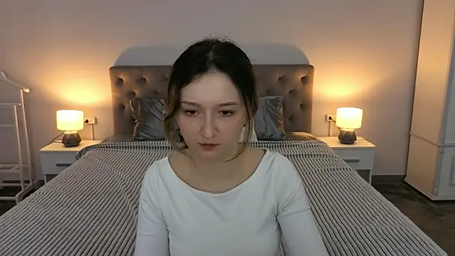 Snapshot of CyrenaLuxe chatting on April 7, 2026, 6:04 am CyrenaLuxe online show from April 7, 2026, 6:04 am