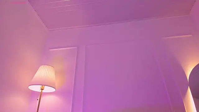 Amelia Saenz  online show from January 8, 2026, 1:00 am