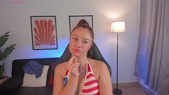 Snapshot of Amelia_Saenz_ chatting on July 4, 2026, 1:26 pm Amelia Saenz online show from July 4, 2026, 1:26 pm