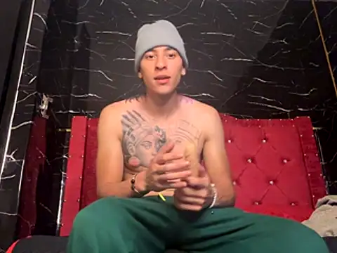 Snapshot of smith__grey chatting on December 17, 2025, 5:01 am smith grey online show from December 17, 2025, 5:01 am