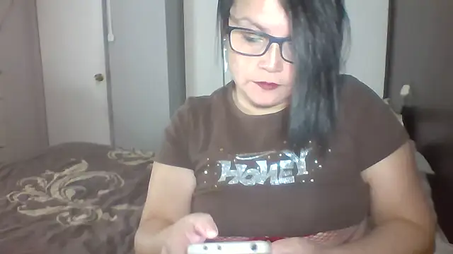 Snapshot of SHAMELESSLY_HOT chatting on April 15, 2026, 3:12 am SHAMELESSLY HOT online show from April 15, 2026, 3:12 am